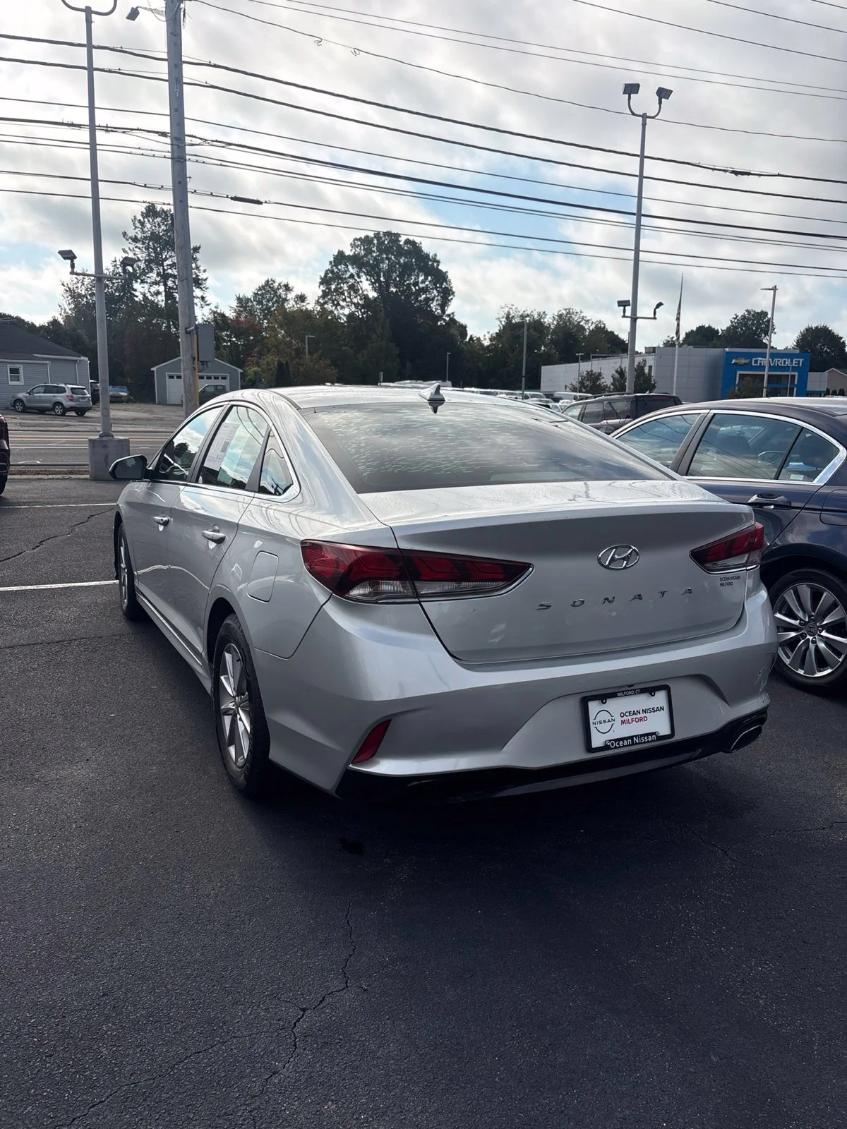 Used 2018 Silver Hyundai SE image 4