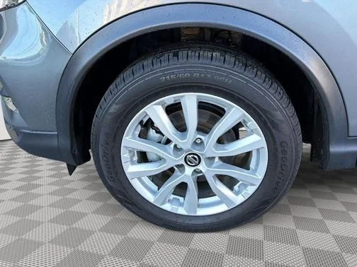 Used 2022 Gray Nissan SV image 14