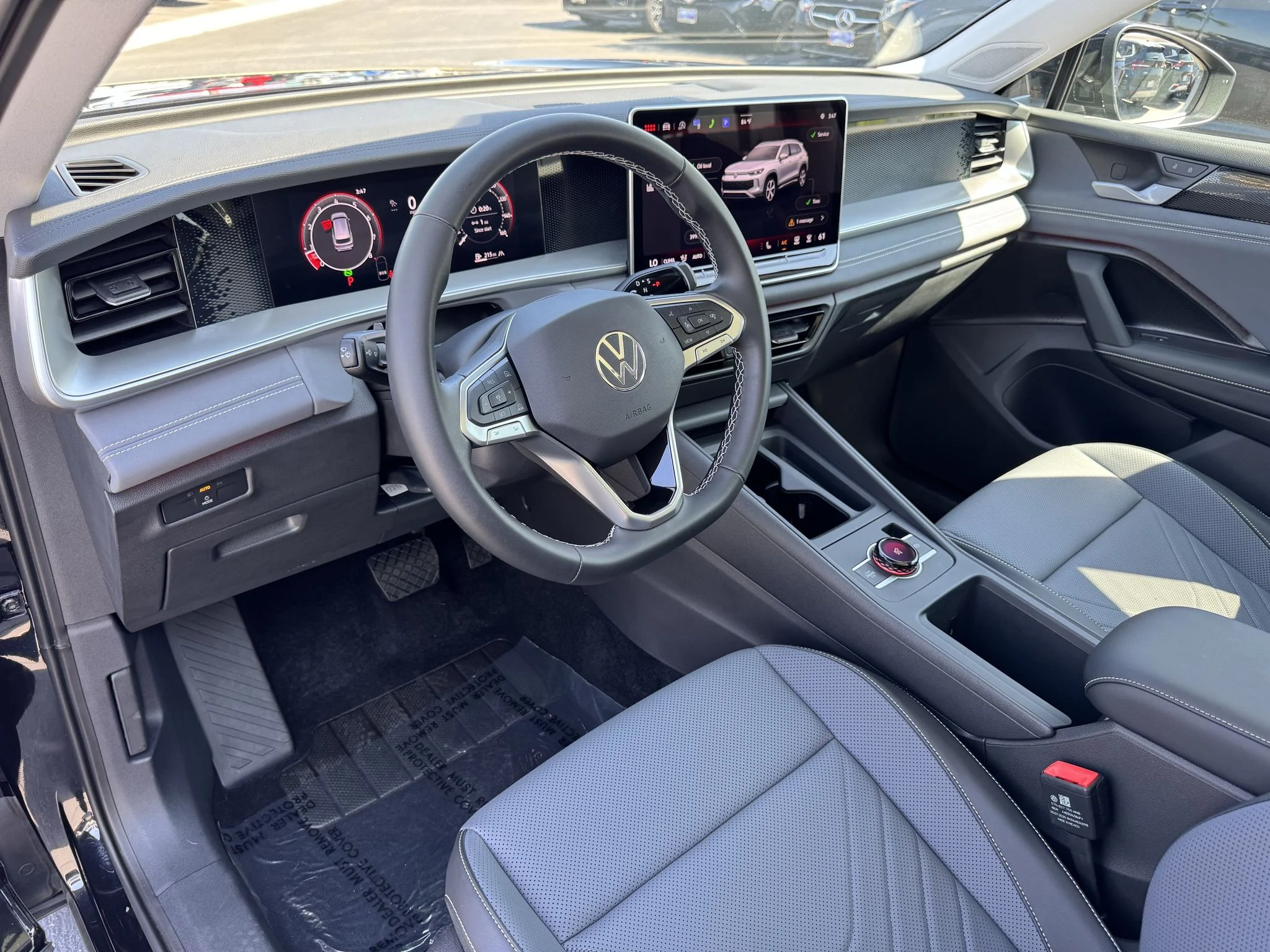 Used 2025 Deep Black Pearl Volkswagen SE w/Sunroof 4Motion image 15