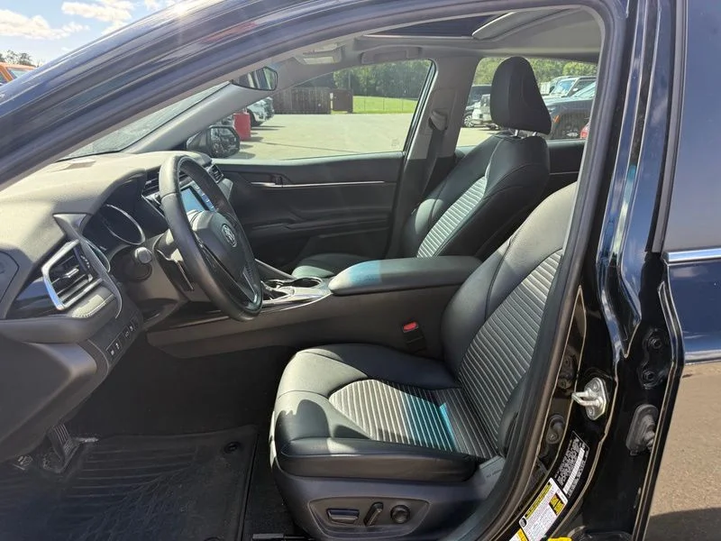 Used 2018 Black Toyota SE image 3