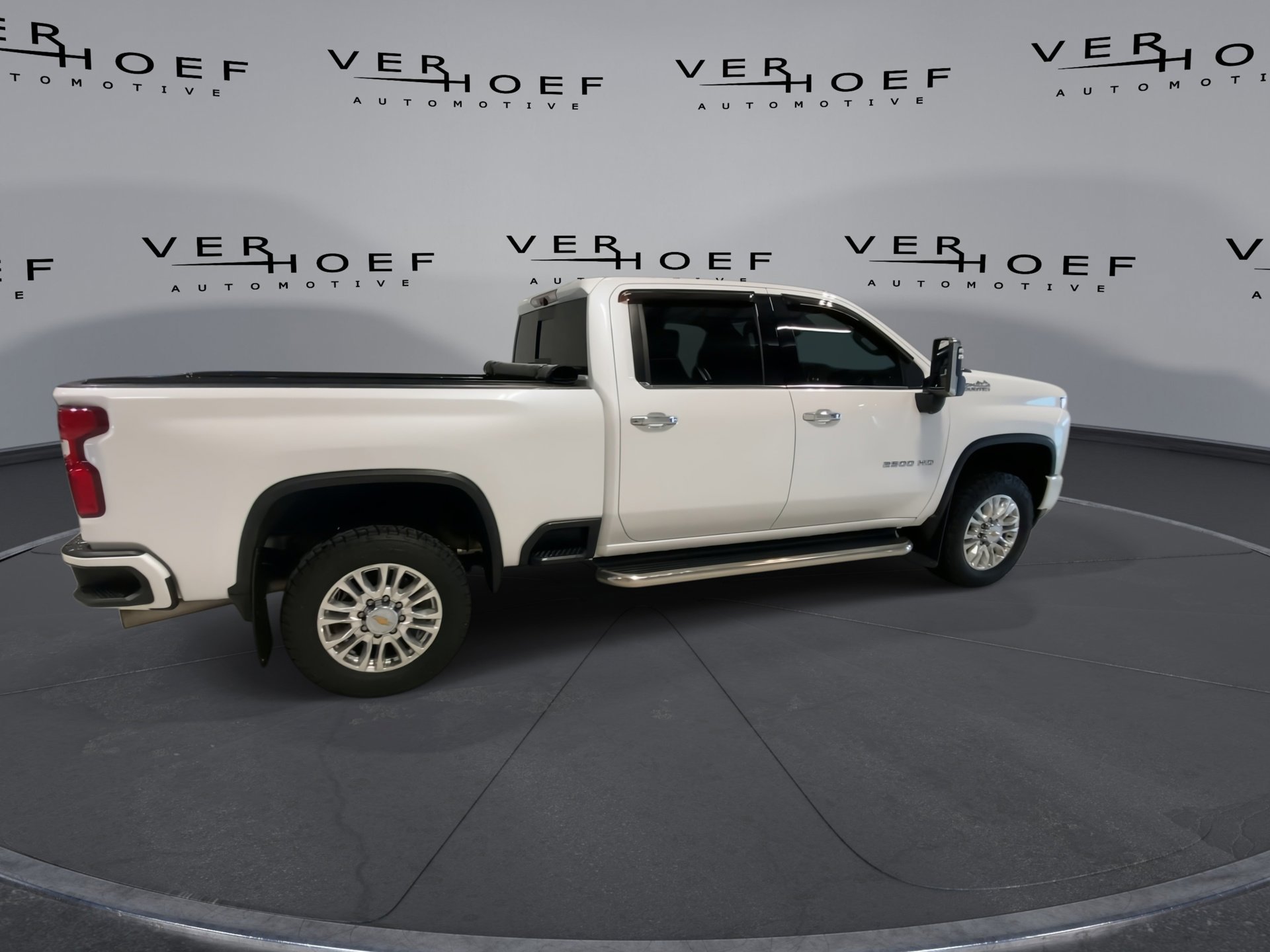 Used 2022 Iridescent Pearl Tricoat Chevrolet High Country image 9