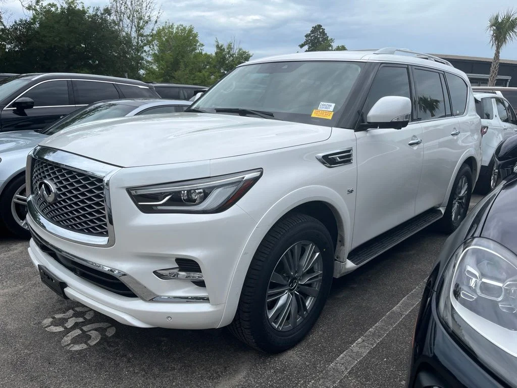 Used 2020 White INFINITI LUXE image 1