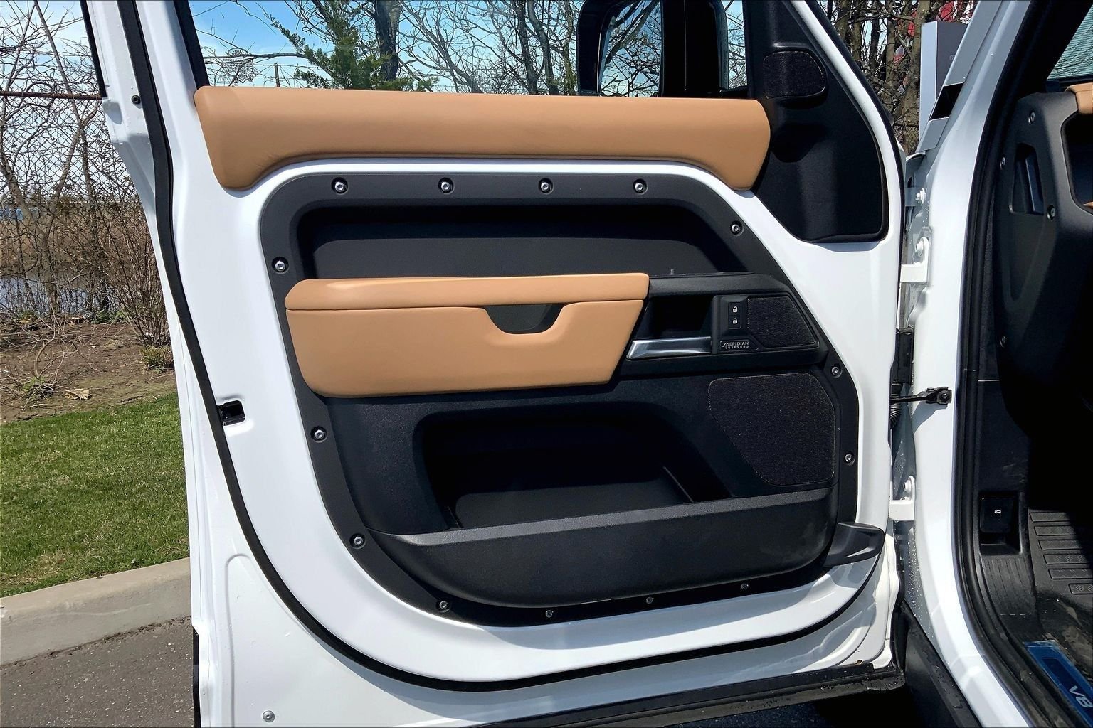 New 2026 Fuji White Land Rover V8 image 10