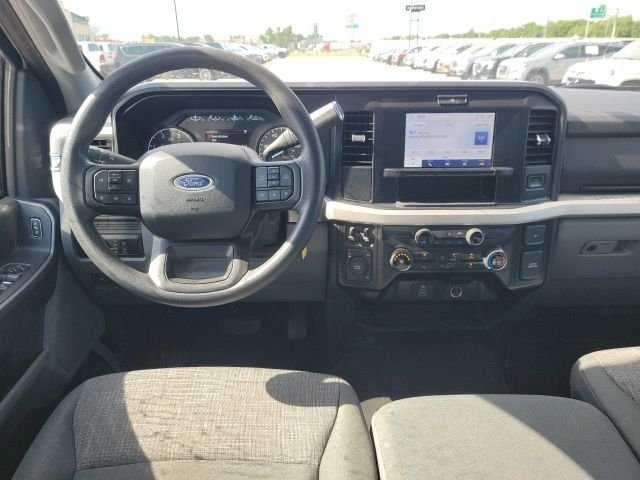 Used 2025 Oxford White Ford XLT image 3