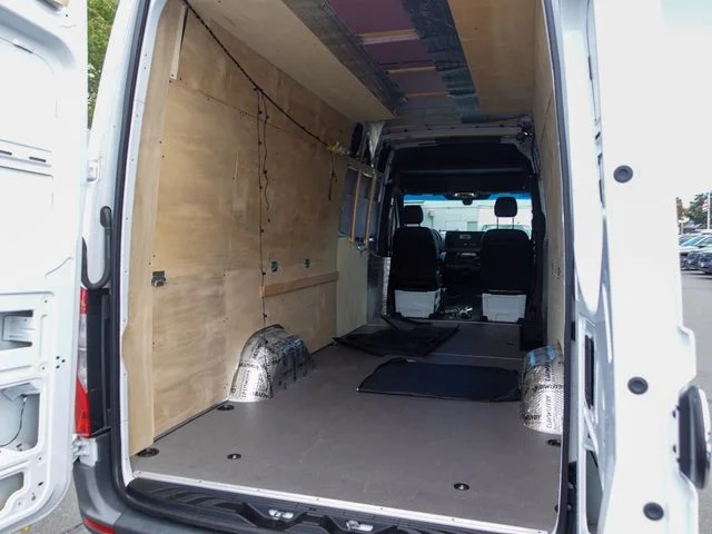 Used 2023  Mercedes-Benz Cargo 170 WB image 22
