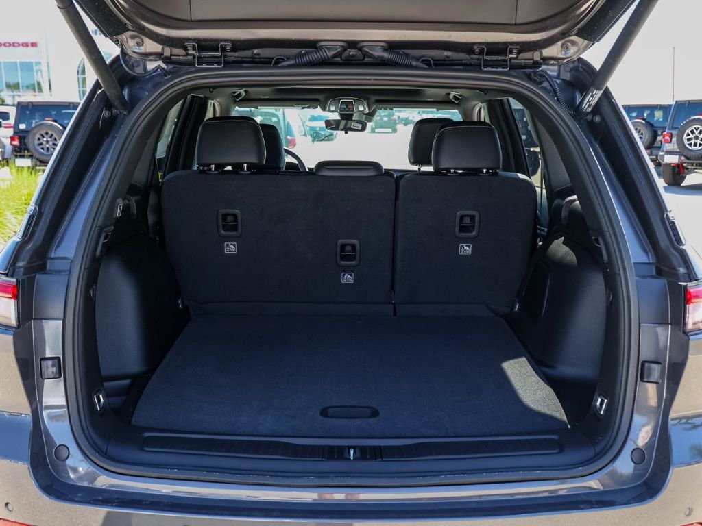 New 2026 Baltic Gray Metallic Clear-Coat Exterior Paint Jeep Limited image 15