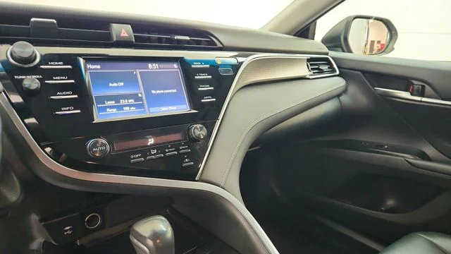 Used 2018 Gray Toyota SE image 23