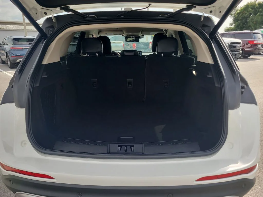 Certified Used 2023 White Lincoln Standard image 7