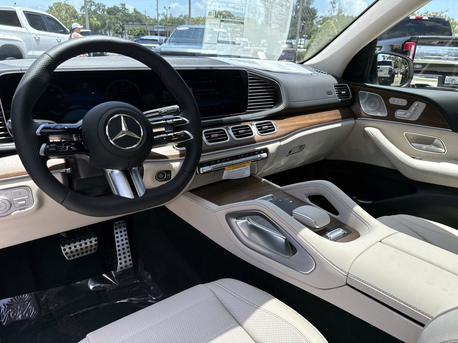 New 2026 Polar White Mercedes-Benz 450 4MATIC® SUV image 17