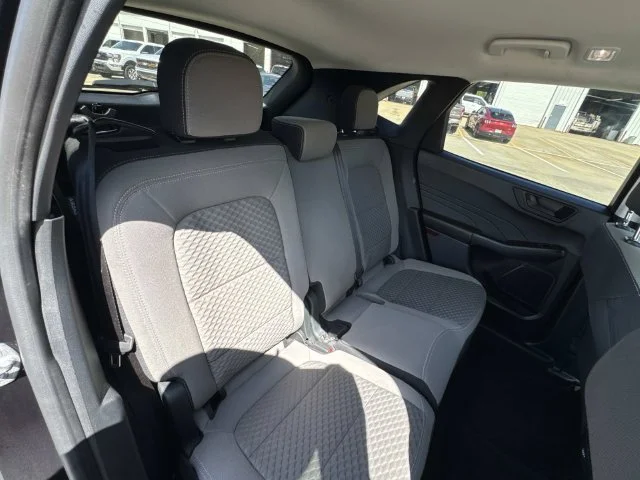 Used 2022 Black Ford SE image 27