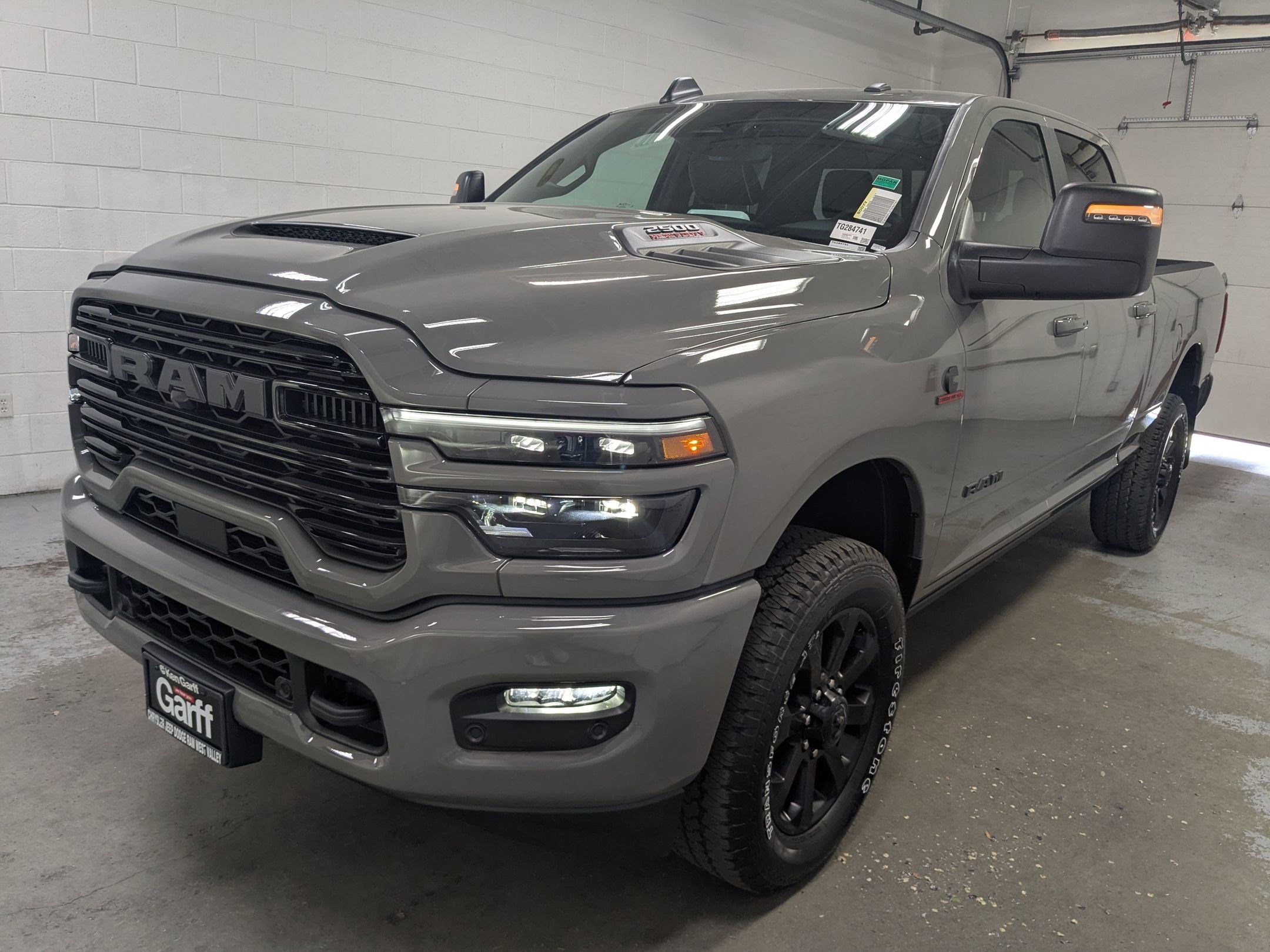 New 2026 Ceramic Gray Clear-Coat Exterior Paint RAM Laramie image 9