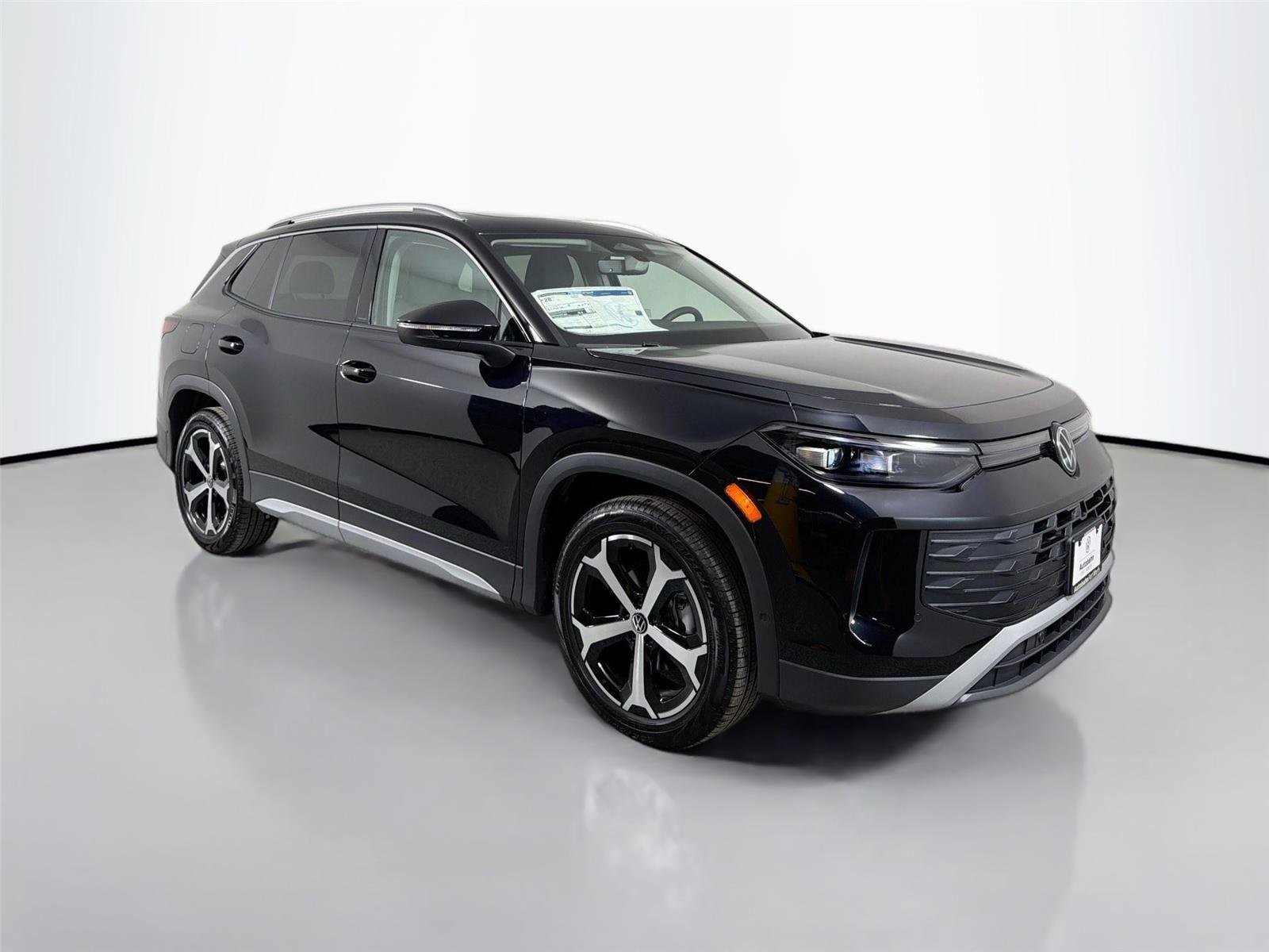 New 2026 Deep Black Pearl Volkswagen SE image 3