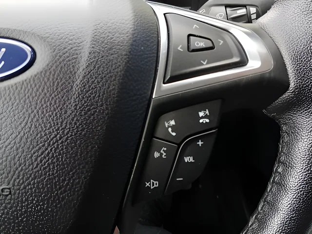 Used 2022 Silver Ford SEL image 19