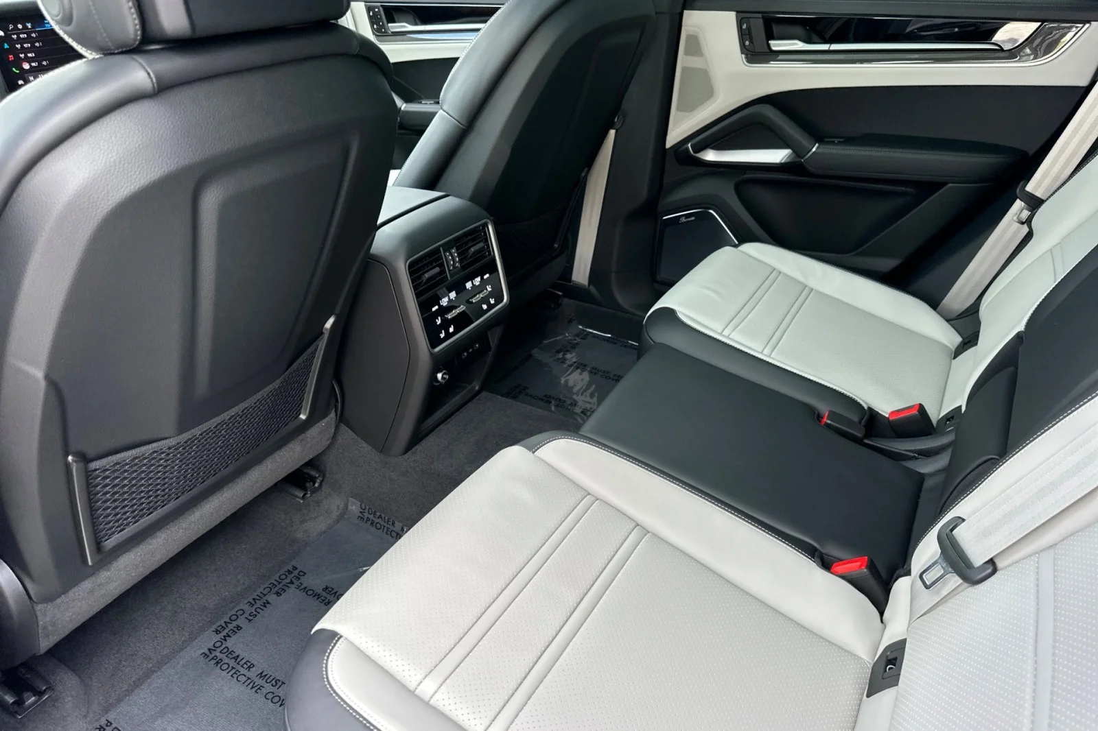 2026 Porsche Cayenne Coup Turbo E-Hybrid - Photo 13