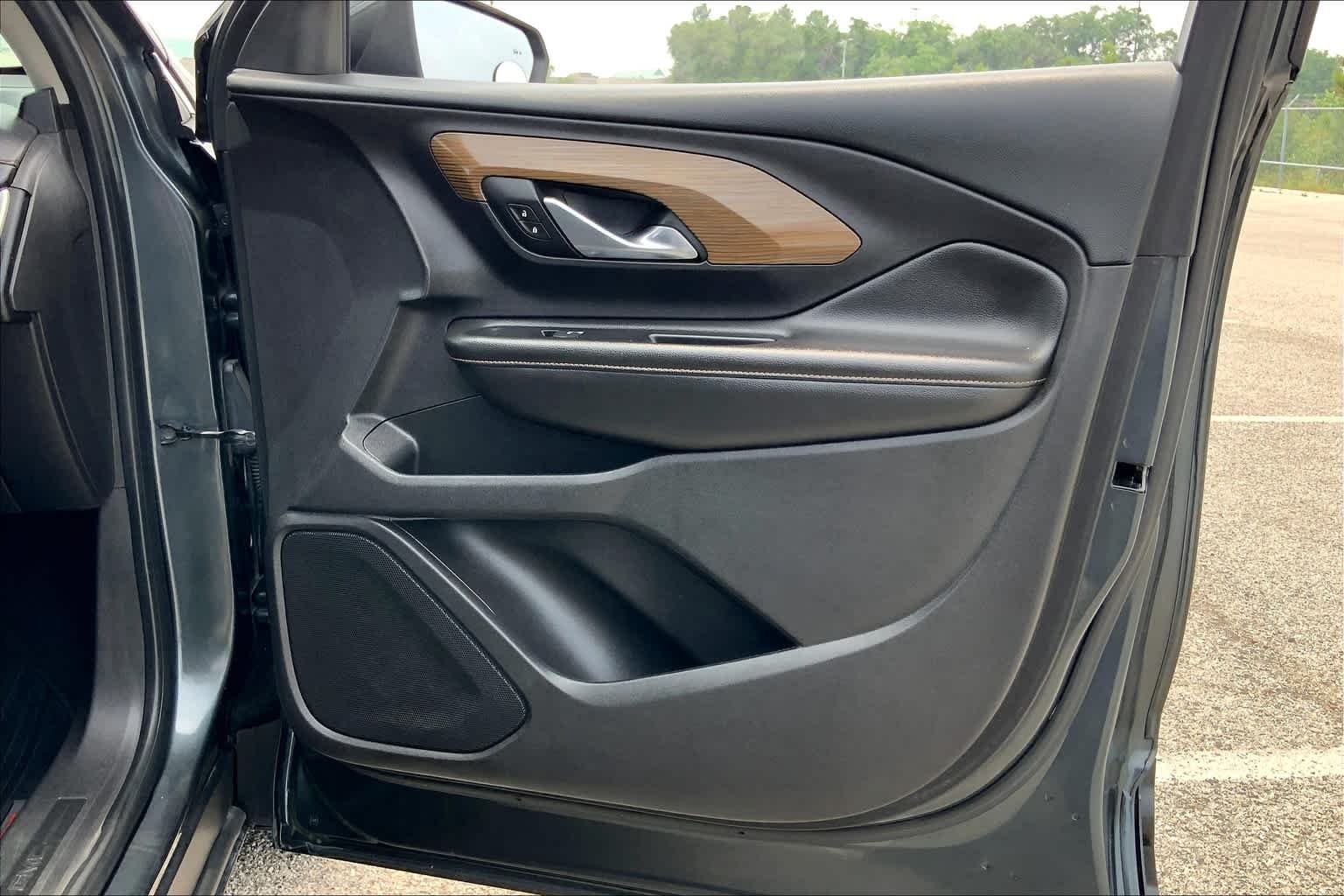 Used 2018 Graphite Gray Metallic GMC SLE image 22