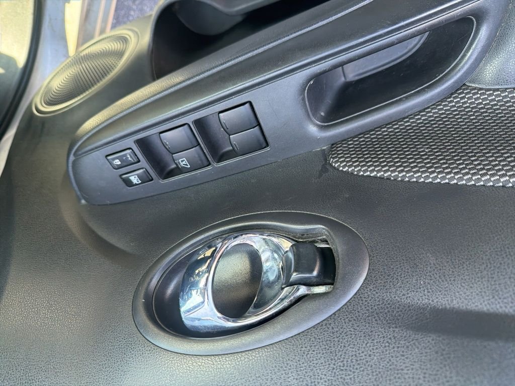 Used 2018 Silver Nissan 1.6 SV image 11
