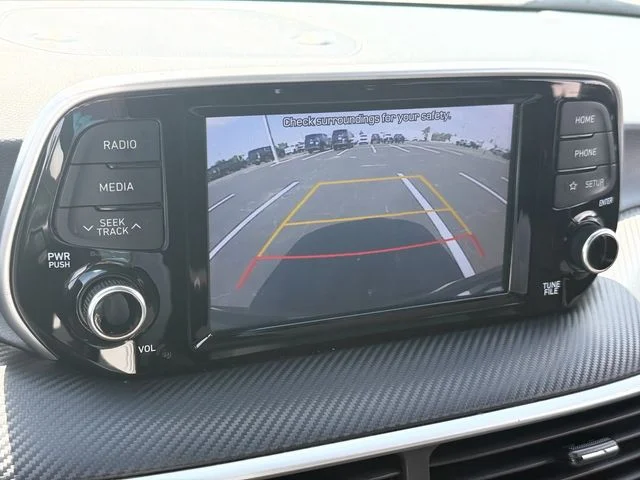 Used 2020 Black Hyundai SE image 24