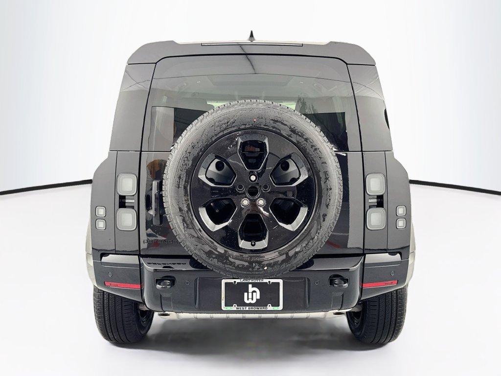 New 2026 Santorini Black Land Rover X-Dynamic SE image 6