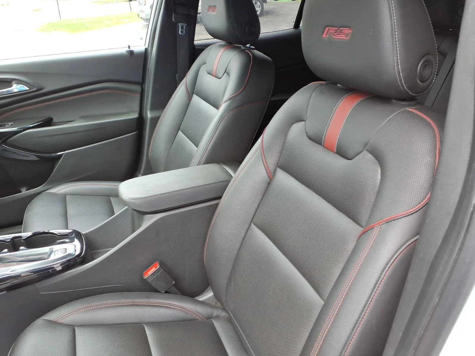 Used 2024 Summit White Chevrolet 2RS image 10