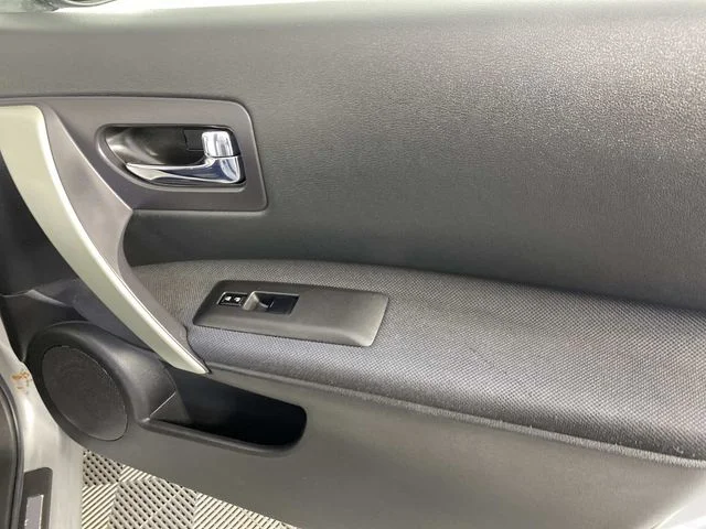 Used 2010 Silver Nissan S image 20