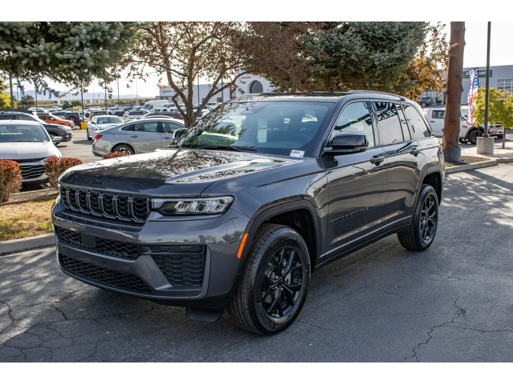 New 2026 Baltic Gray Metallic Clearcoat Jeep Laredo Altitude image 4