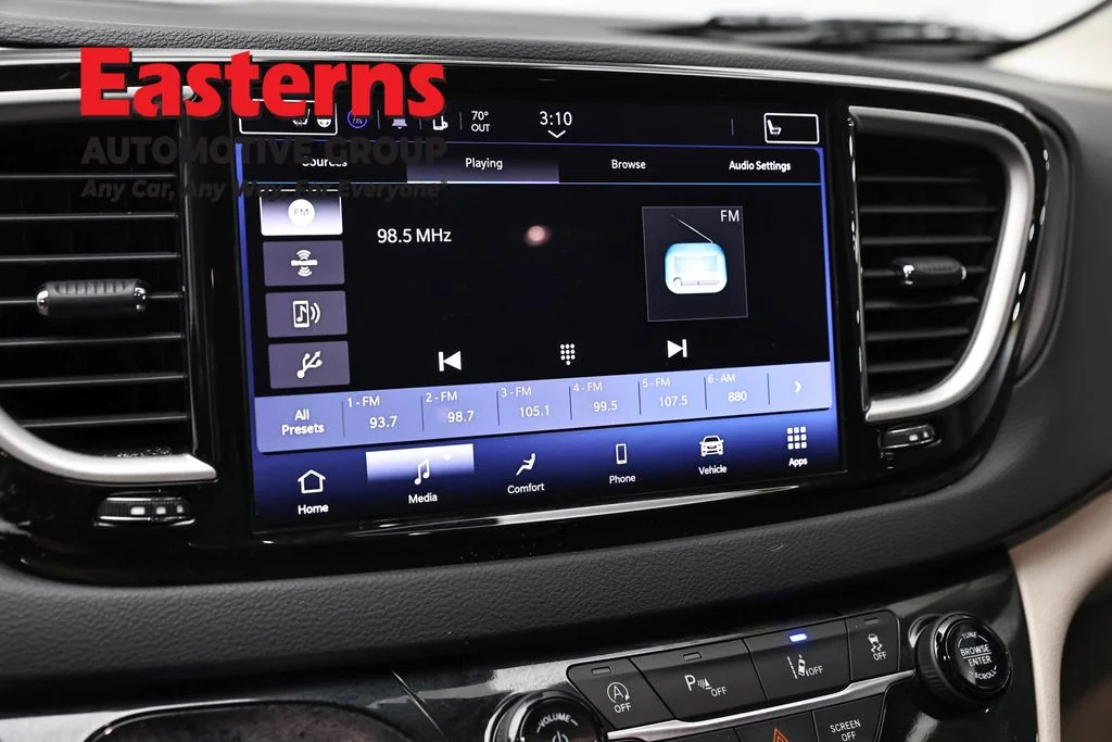 Used 2023 Black Chrysler Touring L image 19