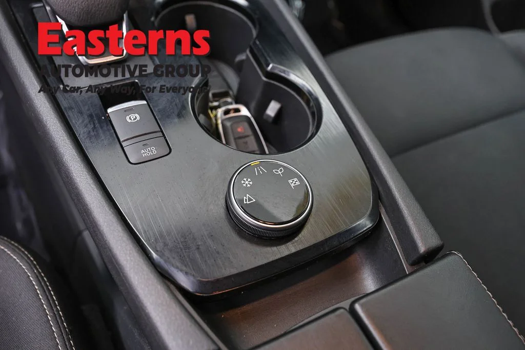 Used 2023 White Nissan S image 21