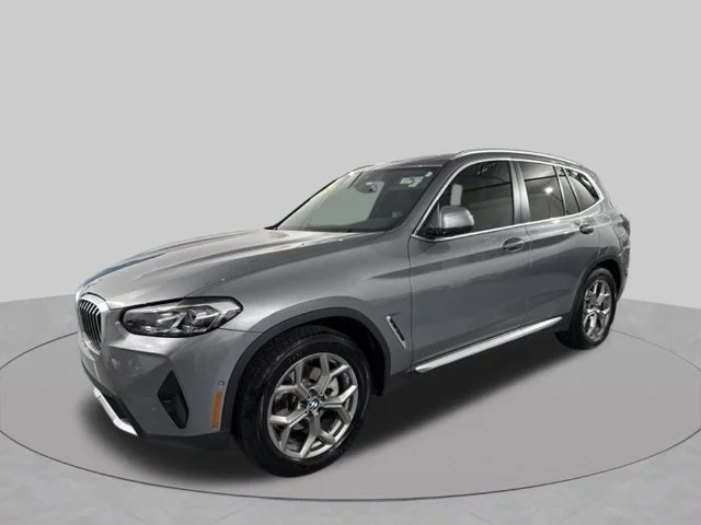 Used 2024 Gray BMW xDrive30i image 4