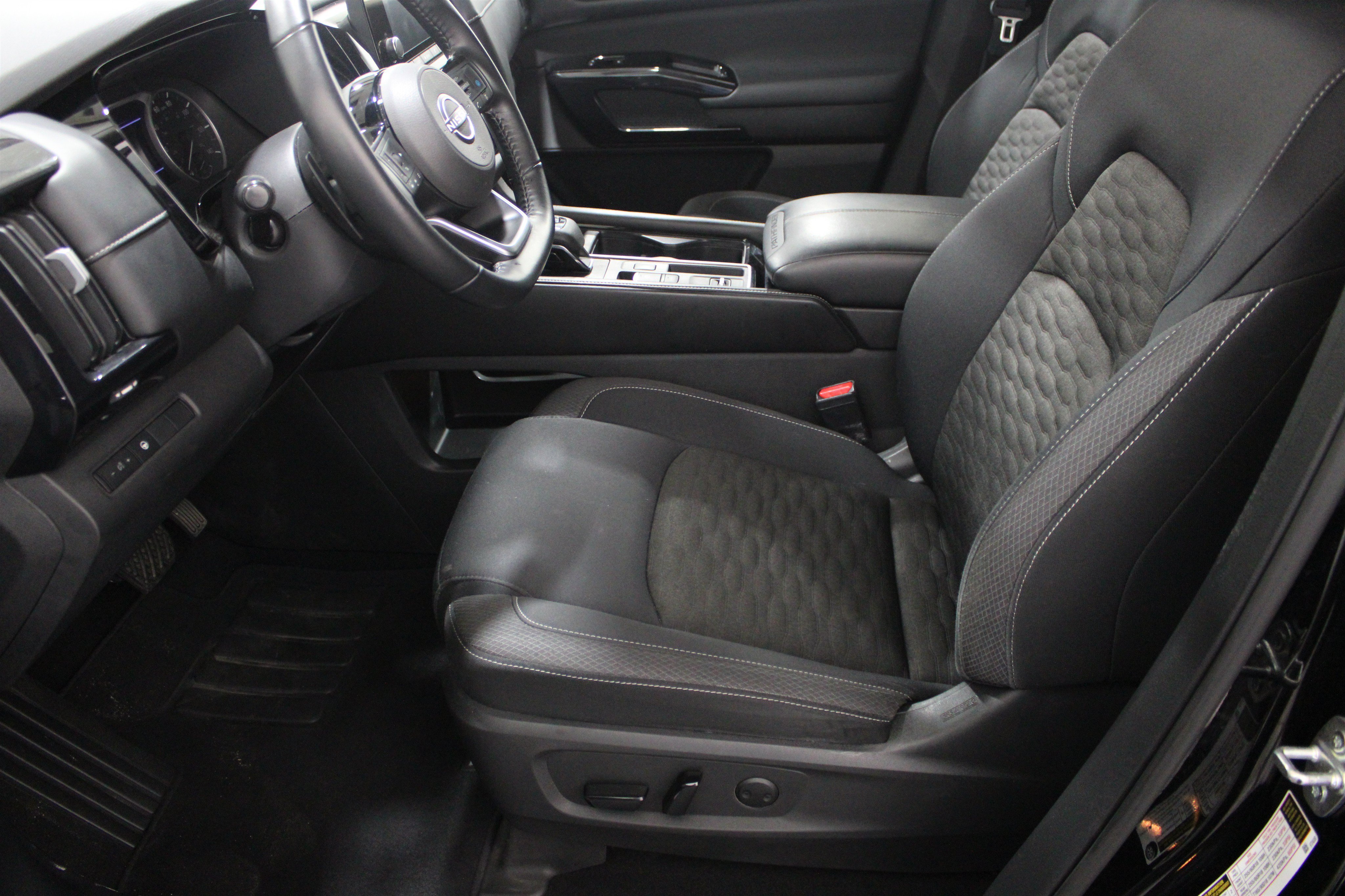Used 2022 Super Black Nissan SV image 5