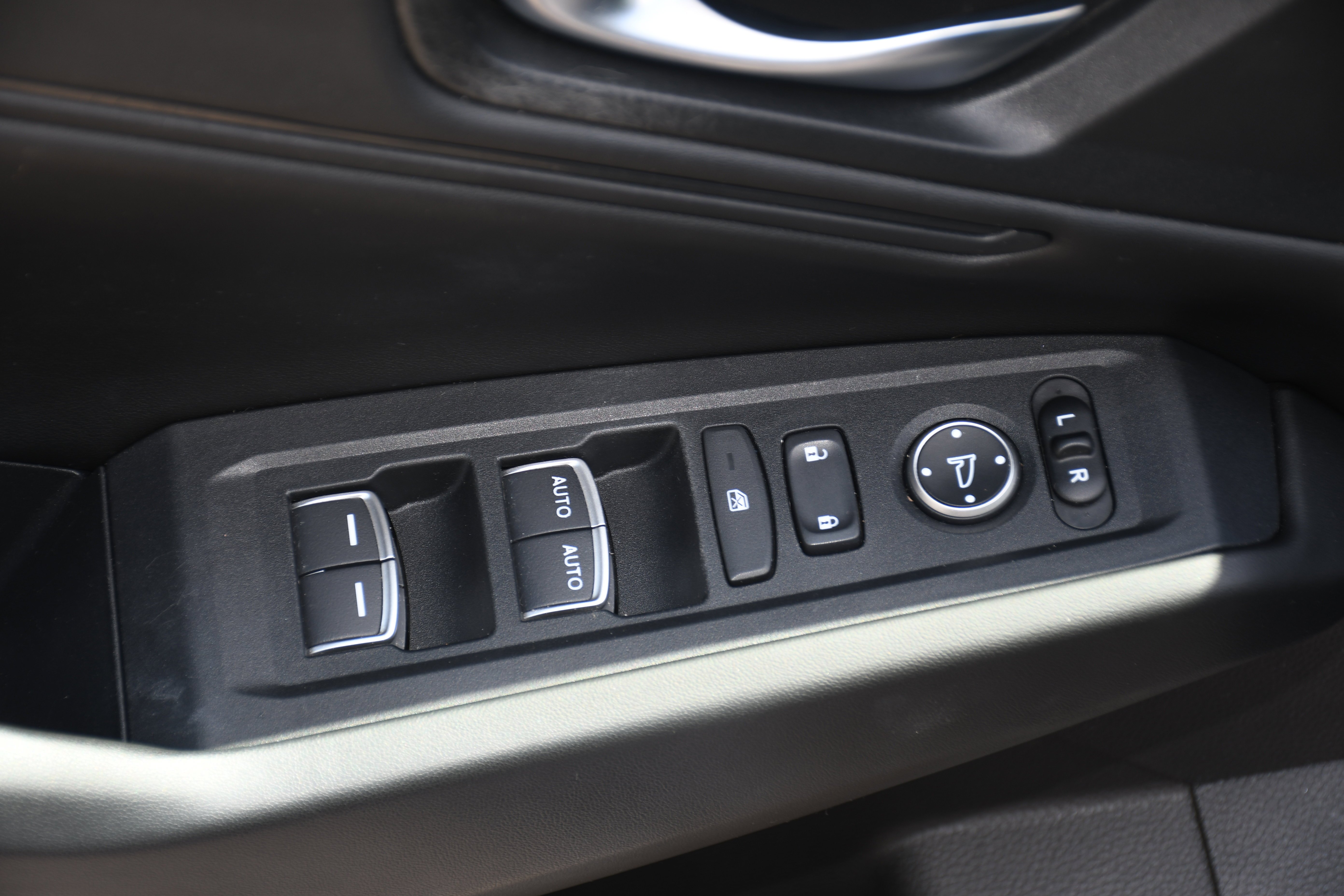 Used 2023  Honda EX image 10