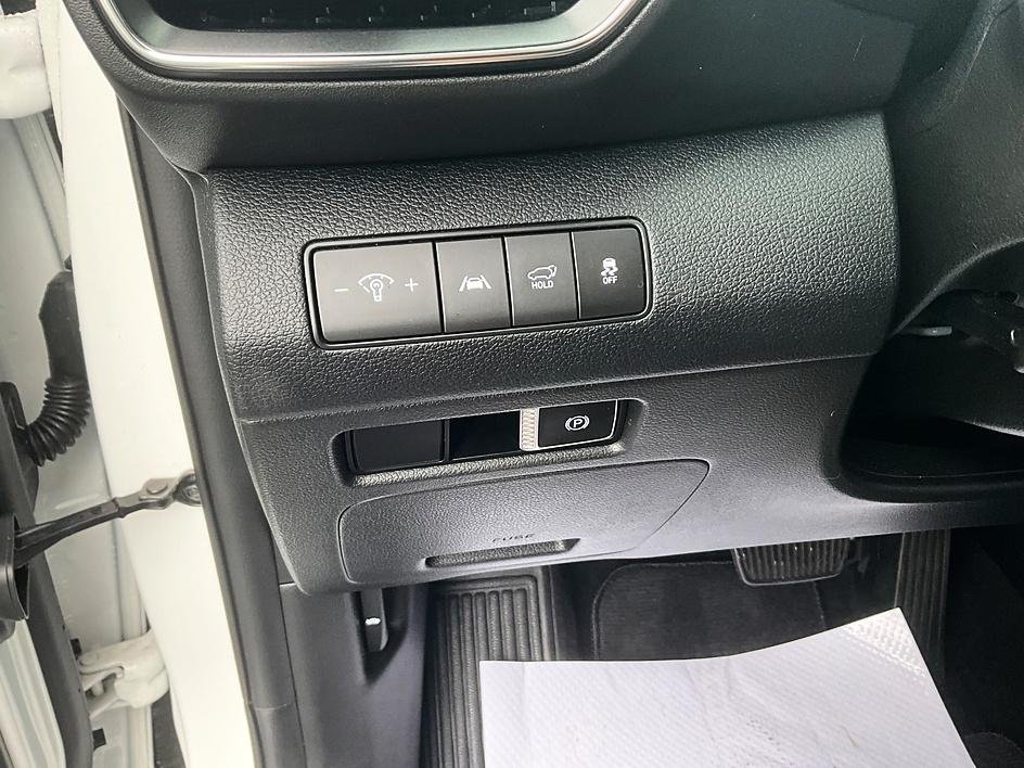 Used 2023 White Hyundai SEL image 17
