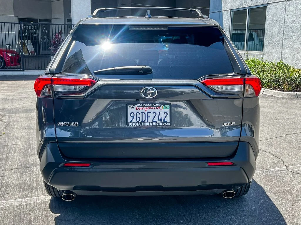 Used 2023 Gray Toyota XLE Premium image 5