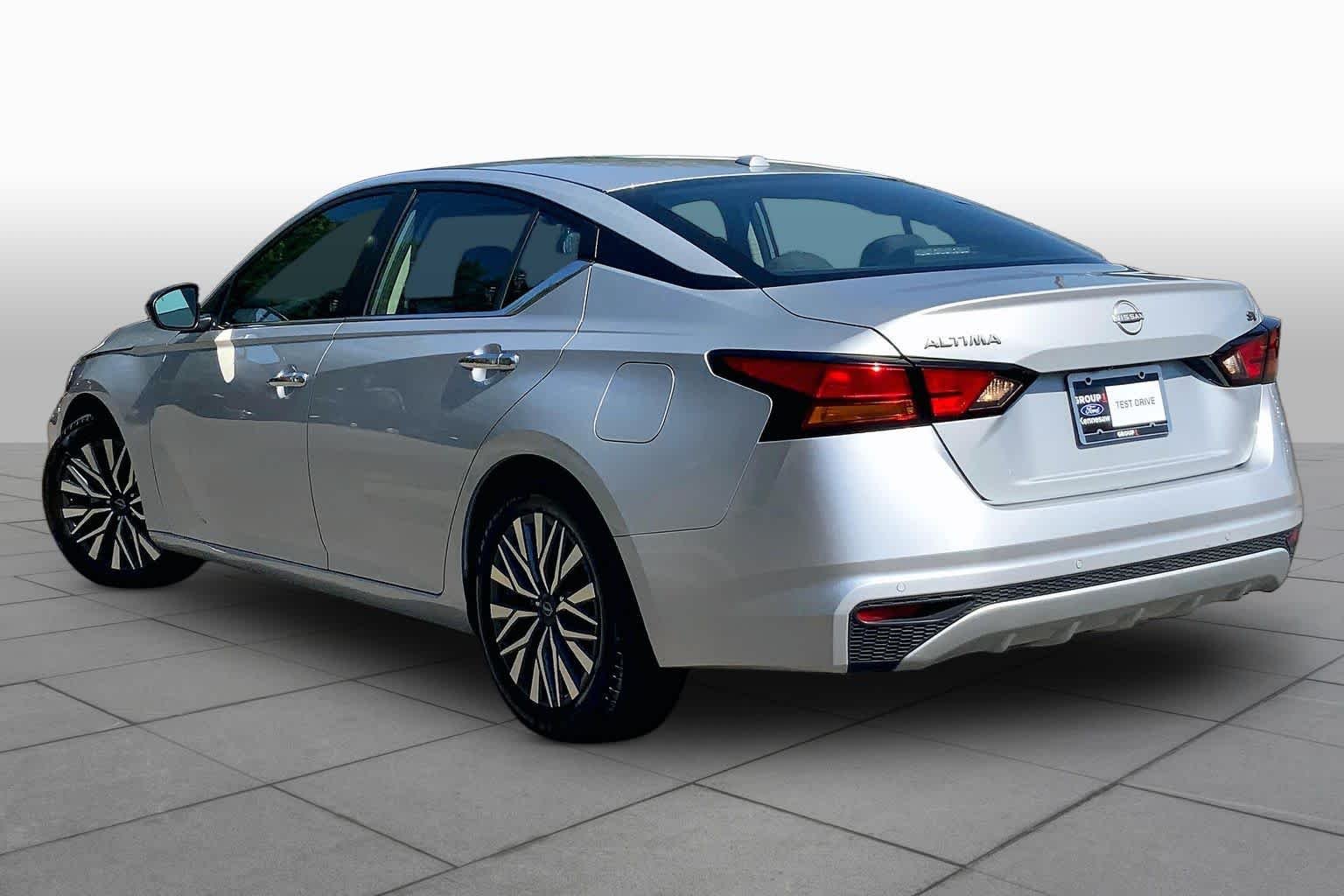 Used 2024 Brilliant Silver Metallic Nissan 2.5 SV image 12