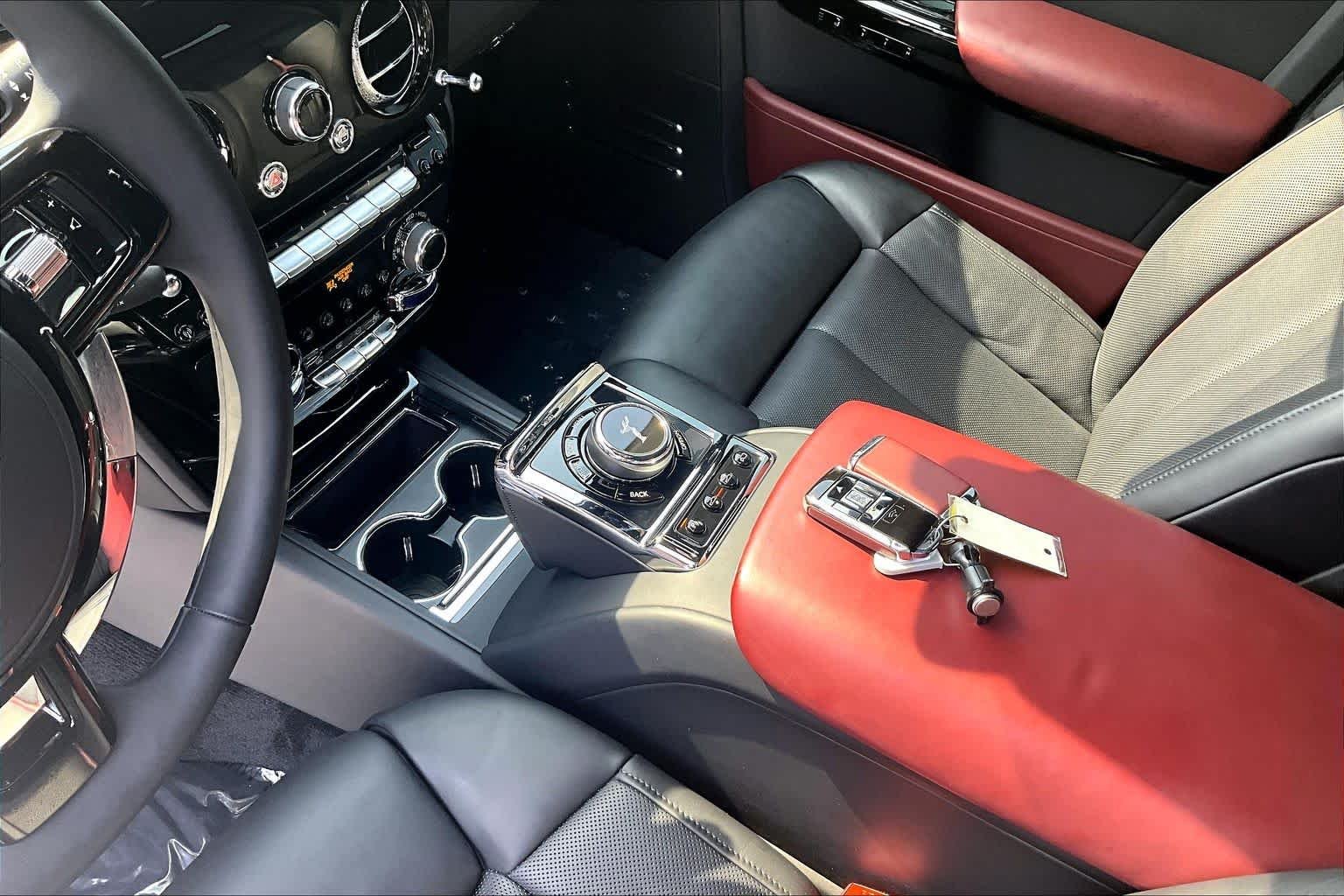 Used 2024 Jubilee Silver Rolls-Royce  image 17