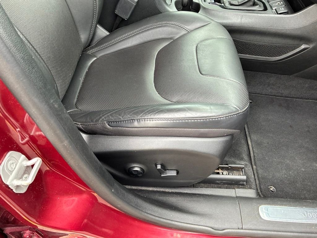 Used 2021 Red Jeep Limited image 41