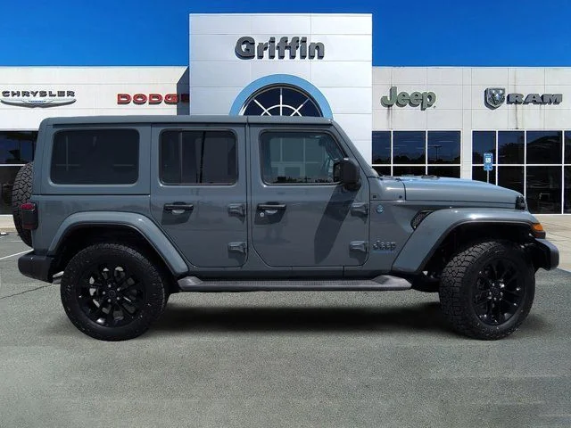 Used 2025 Anvil Clearcoat Jeep Sahara 4xe image 3