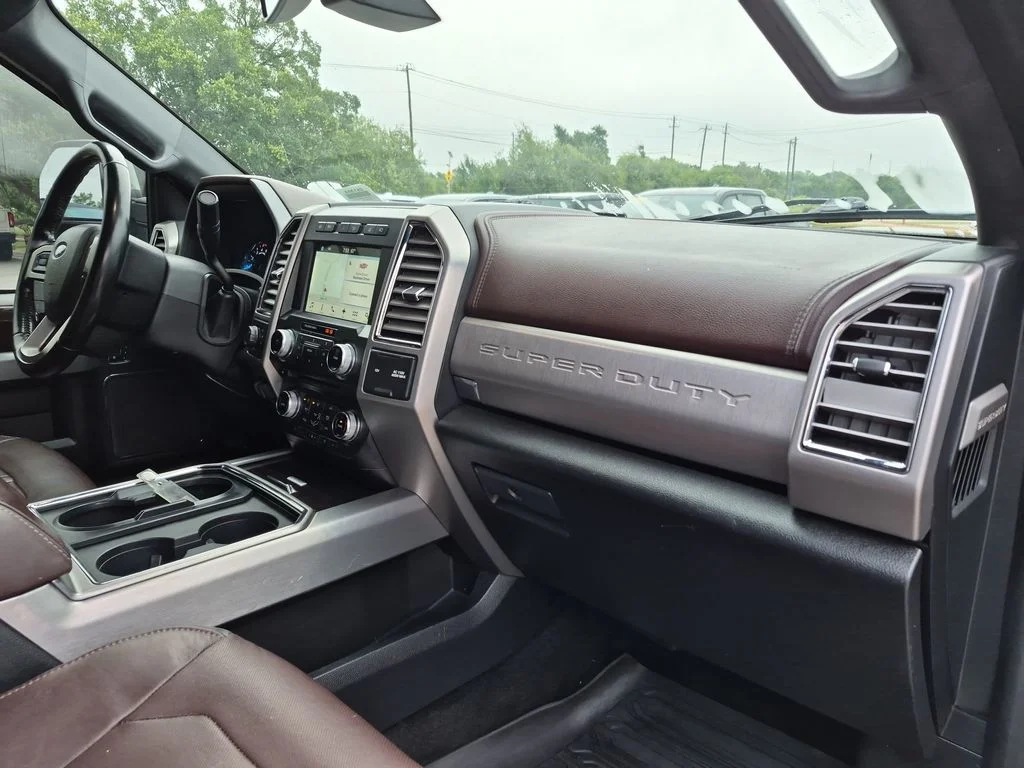 Used 2017 Black Ford Platinum image 40