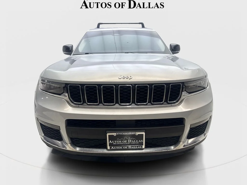 Used 2022 Silver Jeep Limited image 3