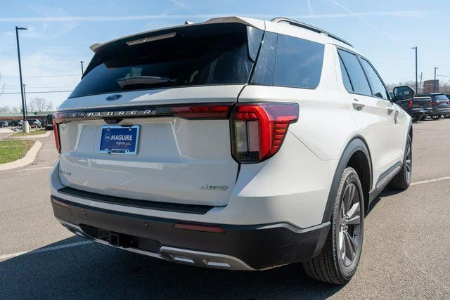Used 2025 White Ford Active image 6