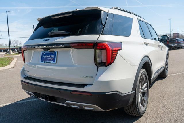 Used 2025 White Metallic Ford Active image 6