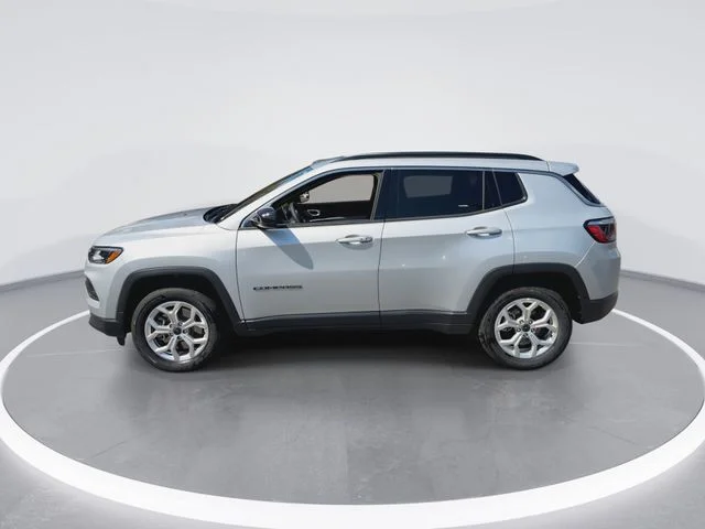 Used 2025 Silver Jeep Latitude image 5