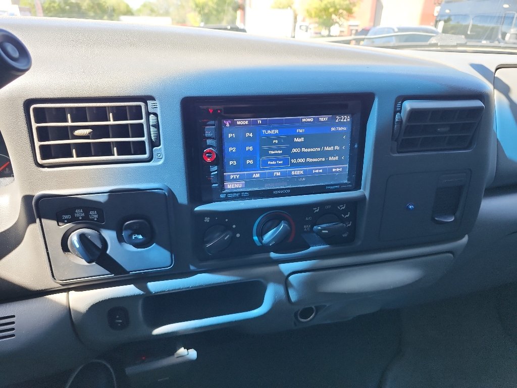 Used 2004 Red Ford  image 20