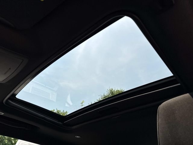 Used 2021 Green Dodge SXT image 4
