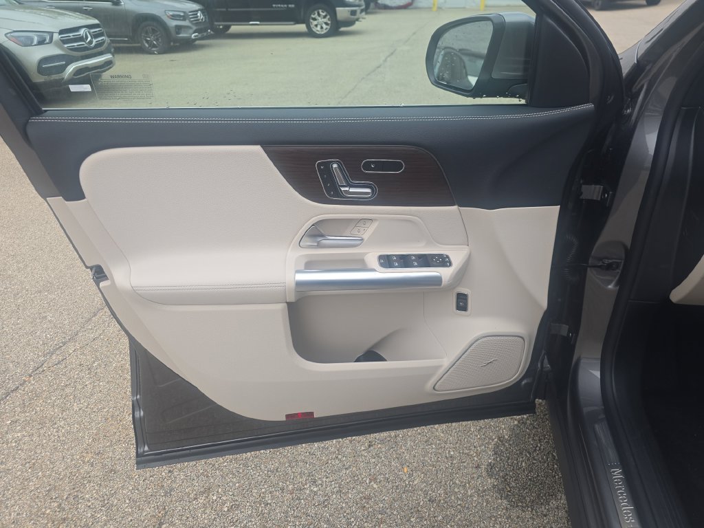 New 2026 Mountain Grey Metallic Mercedes-Benz GLA 250 image 10