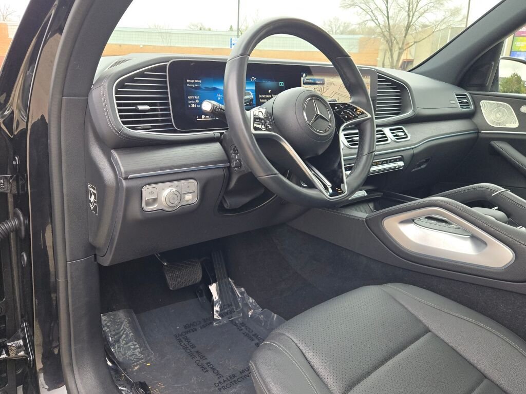 Used 2025  Mercedes-Benz GLS 450 image 24