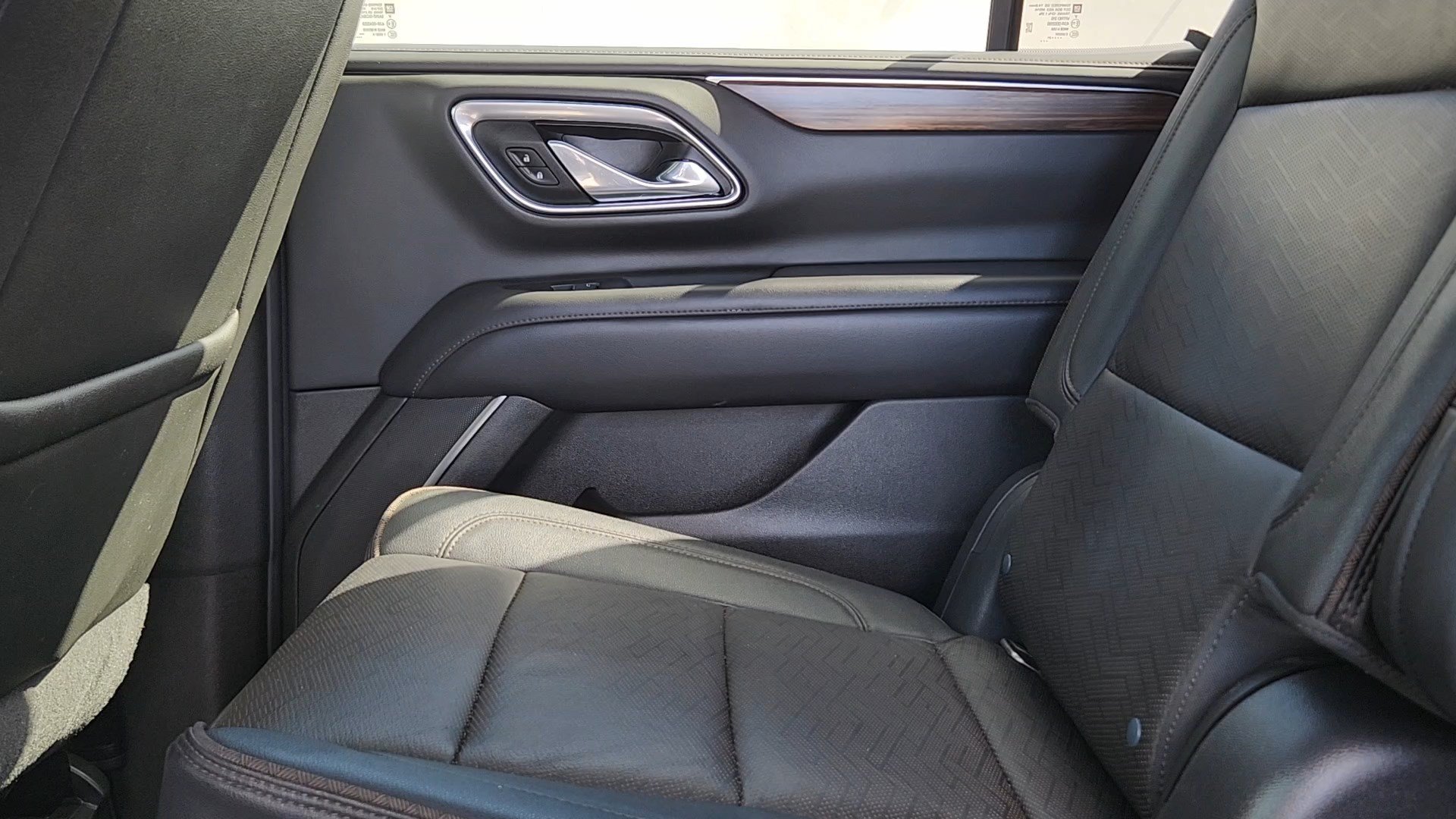 Used 2021 Iridescent Pearl Tricoat Chevrolet High Country image 17
