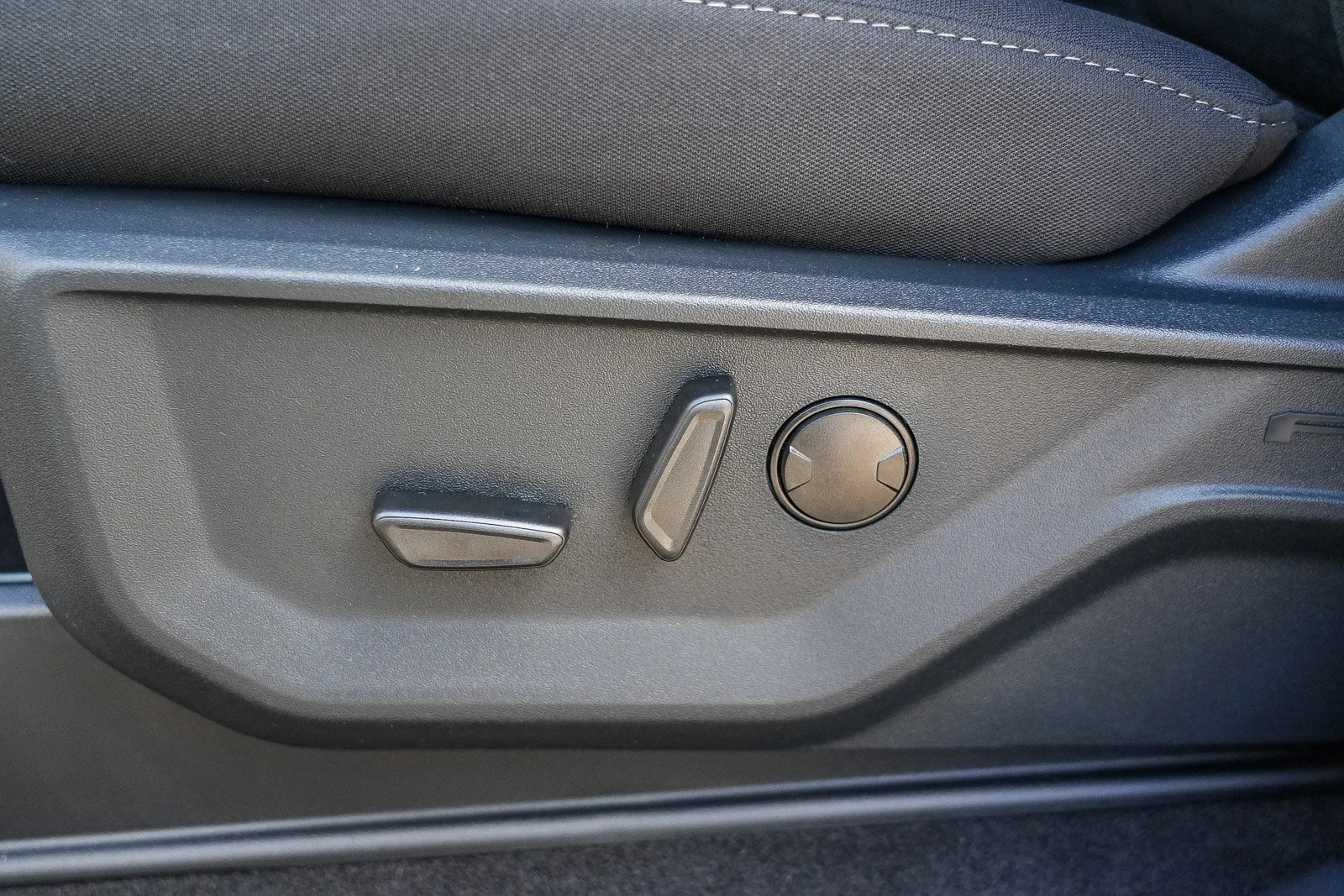 New 2026 Agate Black Metallic Ford XLT image 23