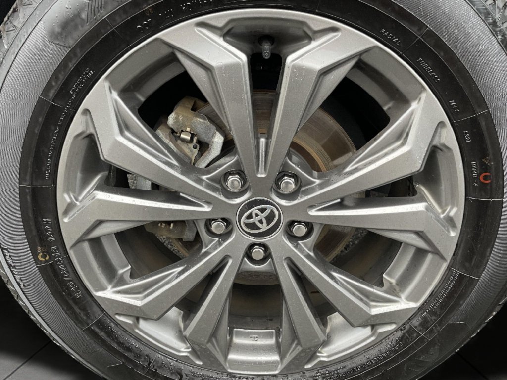 Certified Used 2024 Pearl Toyota XLE Premium image 28