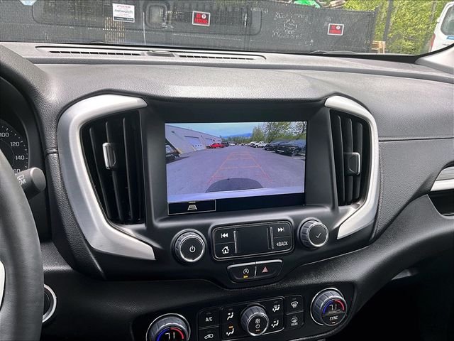 Used 2024 White GMC SLT image 26