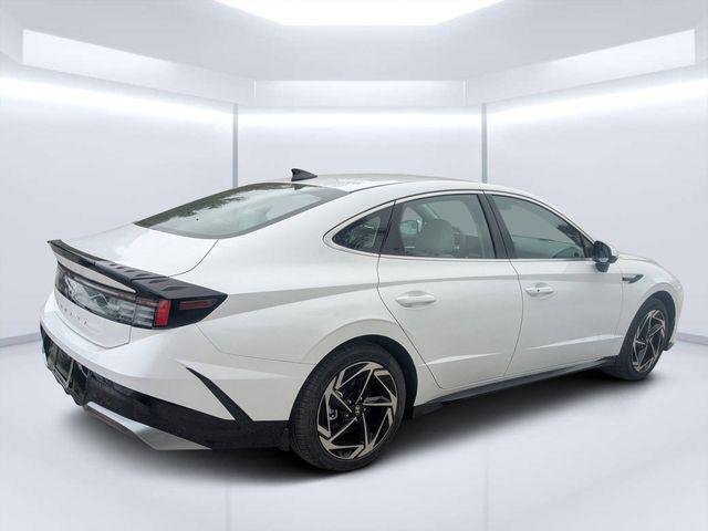 New 2026 White Hyundai SEL Sport image 3